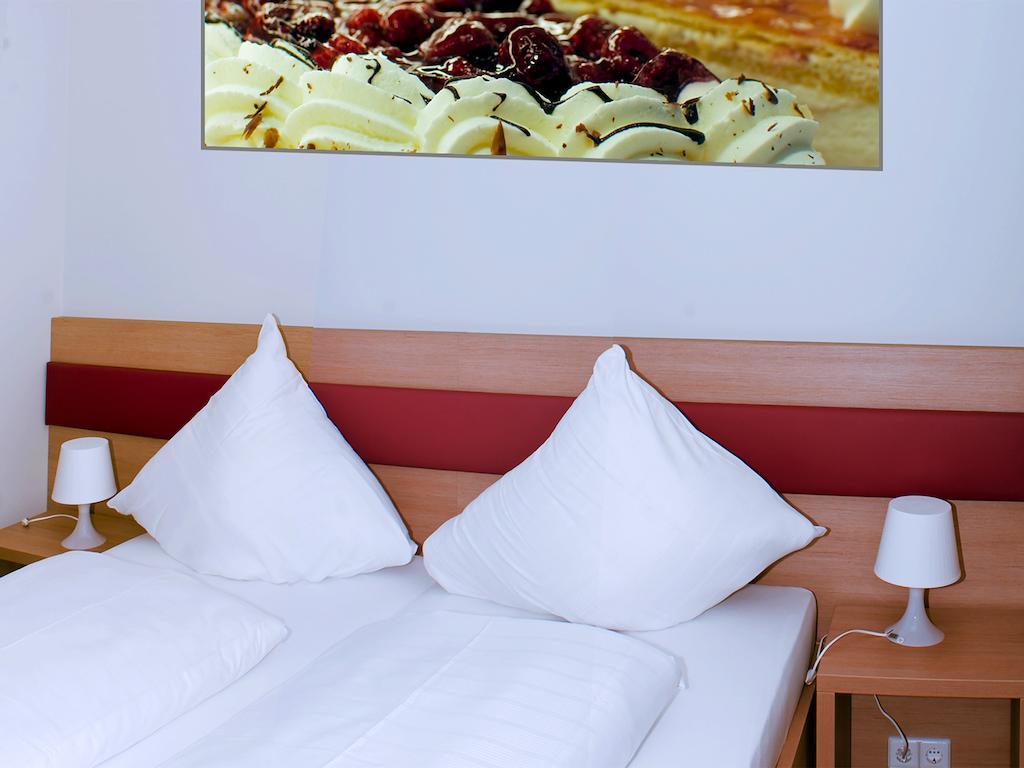 Gästehaus Eschers Eiswerk Annweiler am Trifels Zimmer foto